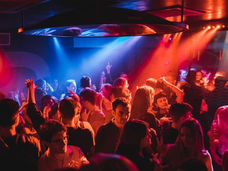 The Roxy London Dress Code Guide