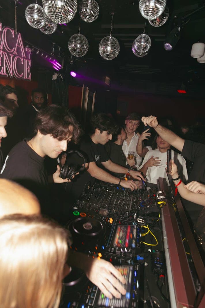 How Many People Can You Have on a Club Table in London?