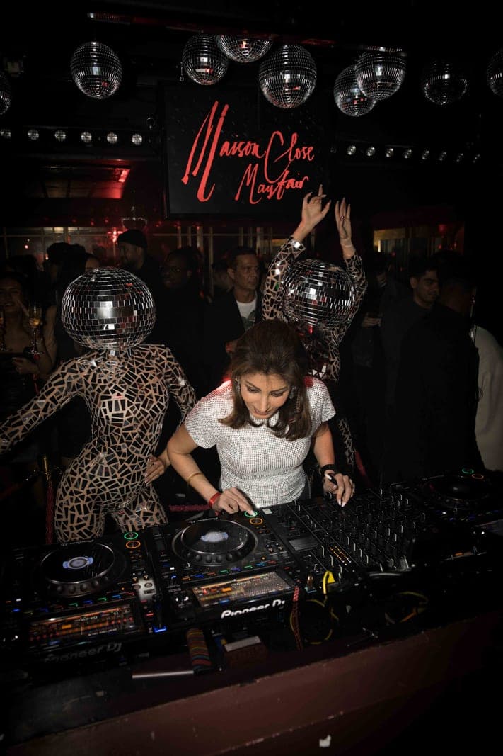 What Do London Clubs Ask When You Book a Table?
